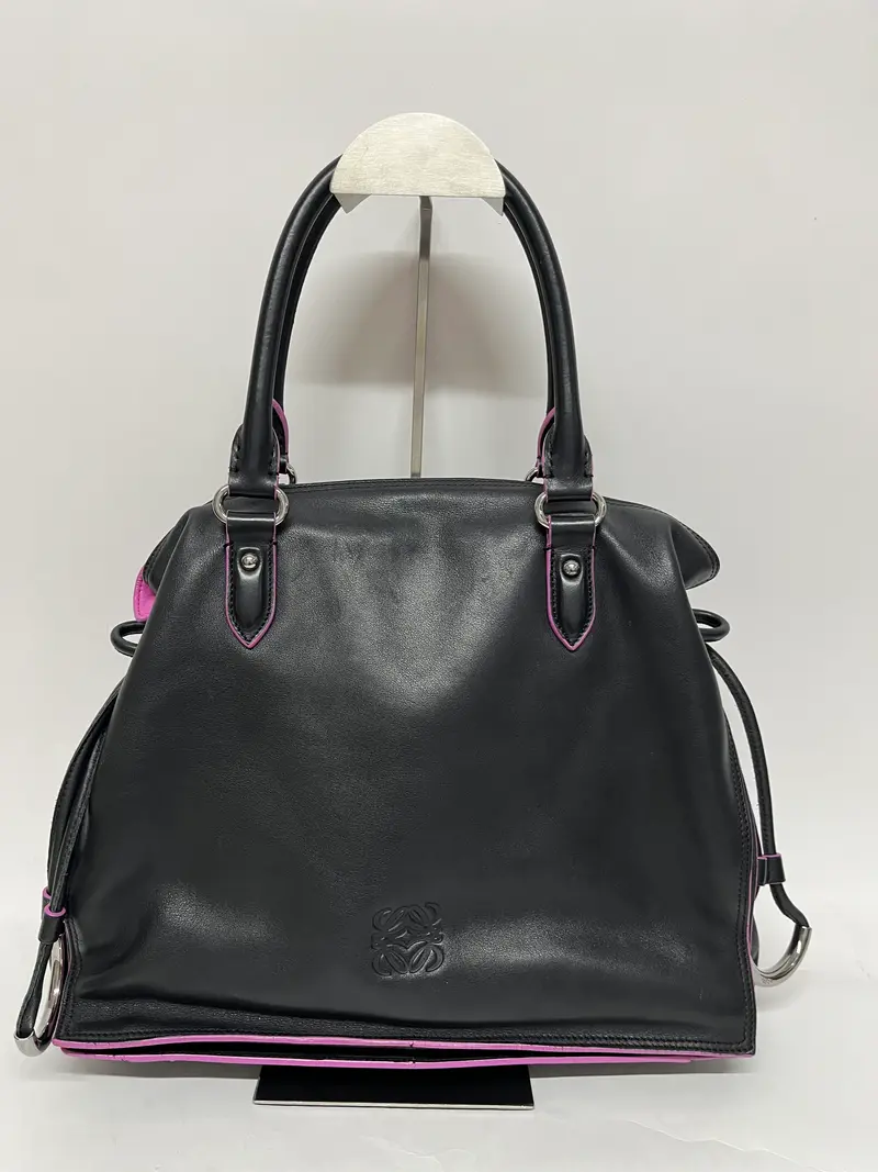 Loewe Flamenco Piel Negra con Ribetes en Rosa