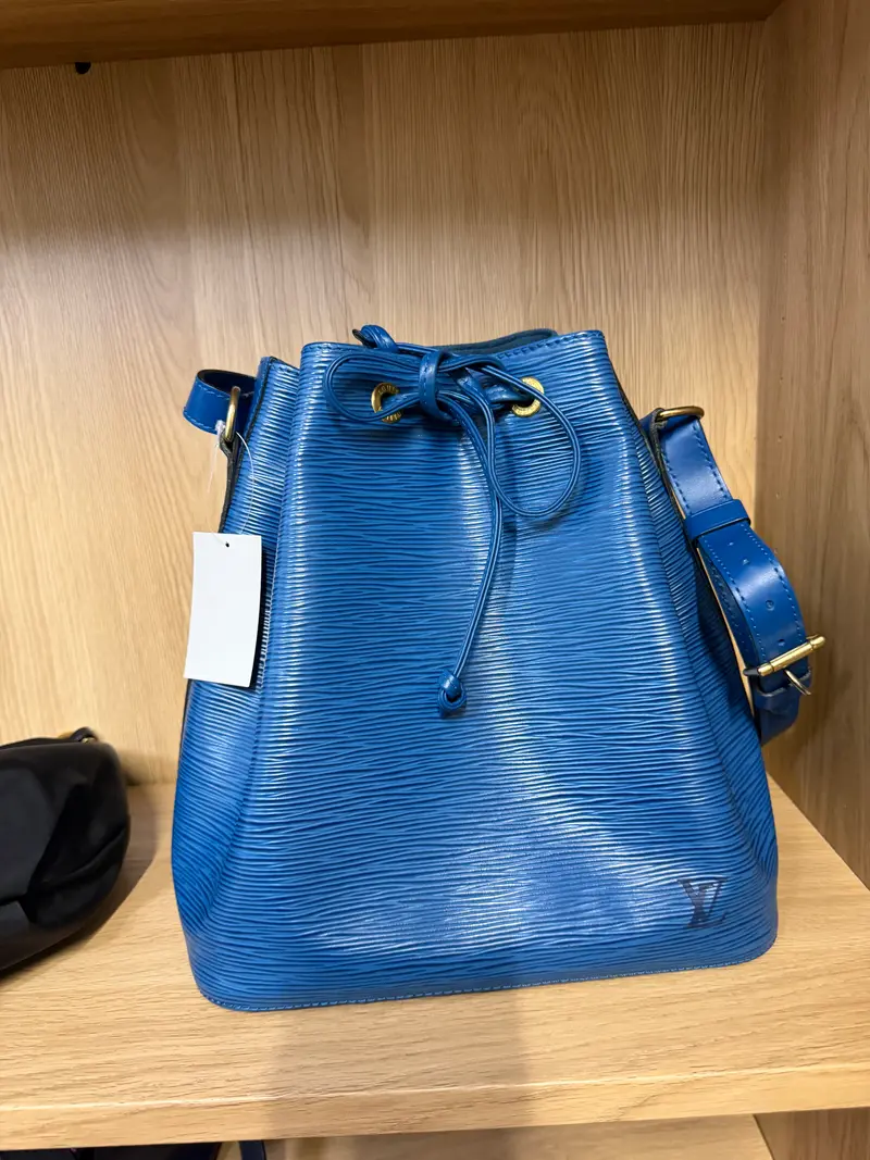 Louis Vuitton Petit Noé Piel Epi Azul