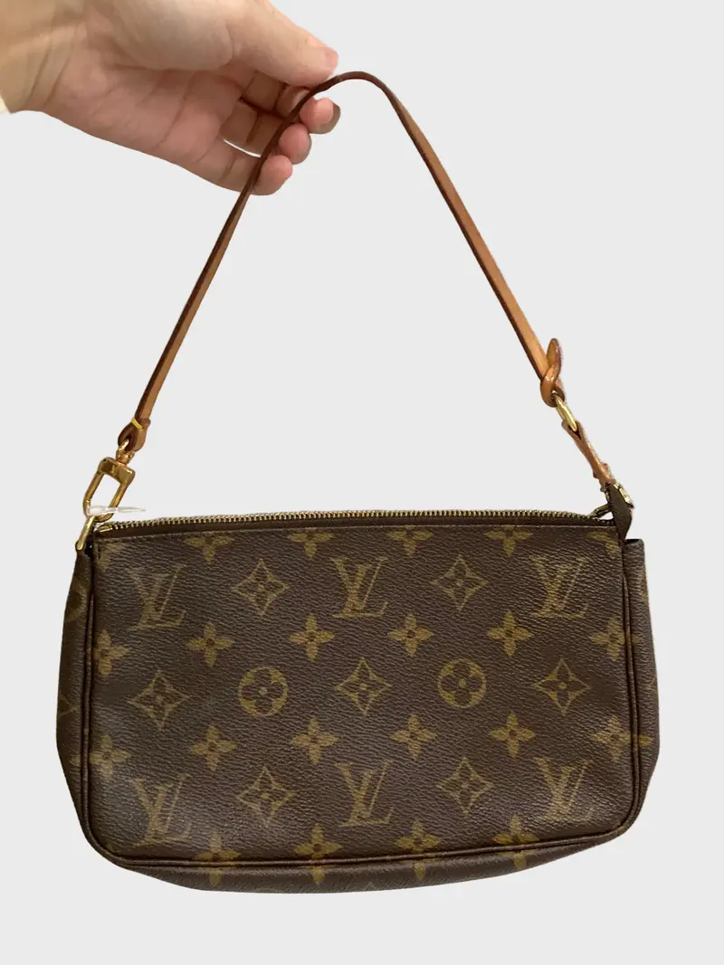 Louis Vuitton Pochette Accessoires monogram con bandolera extra