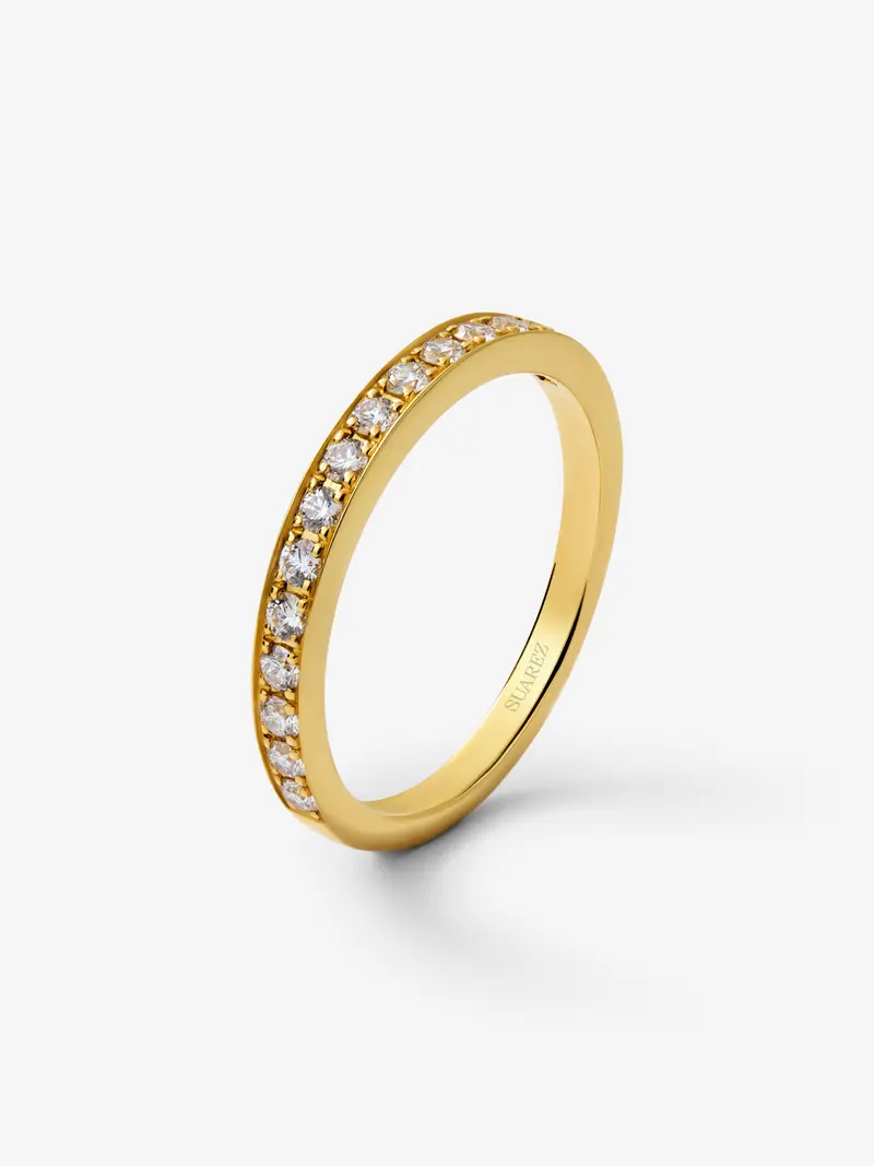 Media alianza de oro amarillo de 18K con 16 diamantes en talla brillante con un total de 0,3 cts