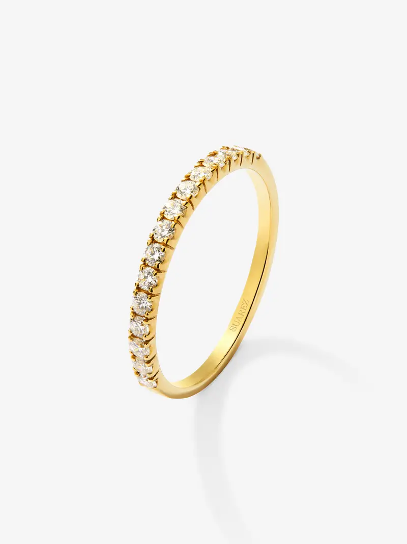 Media alianza de oro amarillo de 18K con diamantes