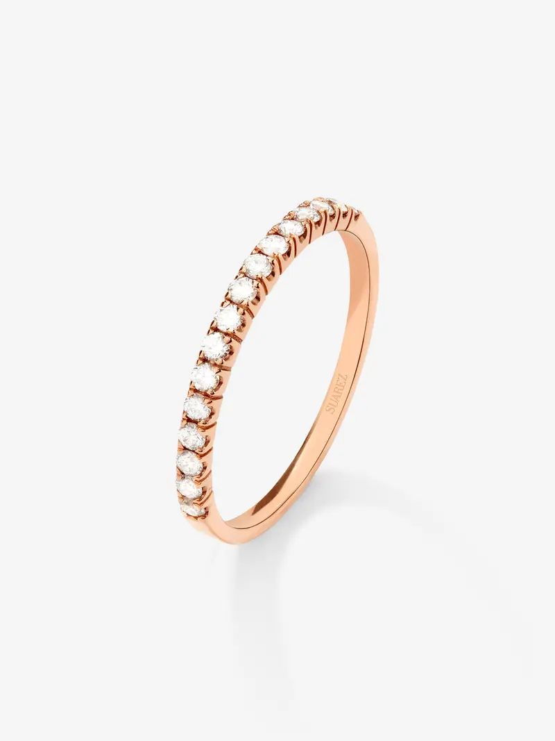 Media alianza de oro rosa de 18K con 15 diamantes en talla brillante con un total de 0,3 cts