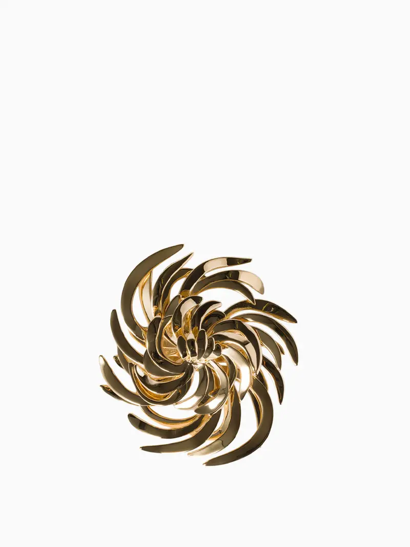 Metal brooch