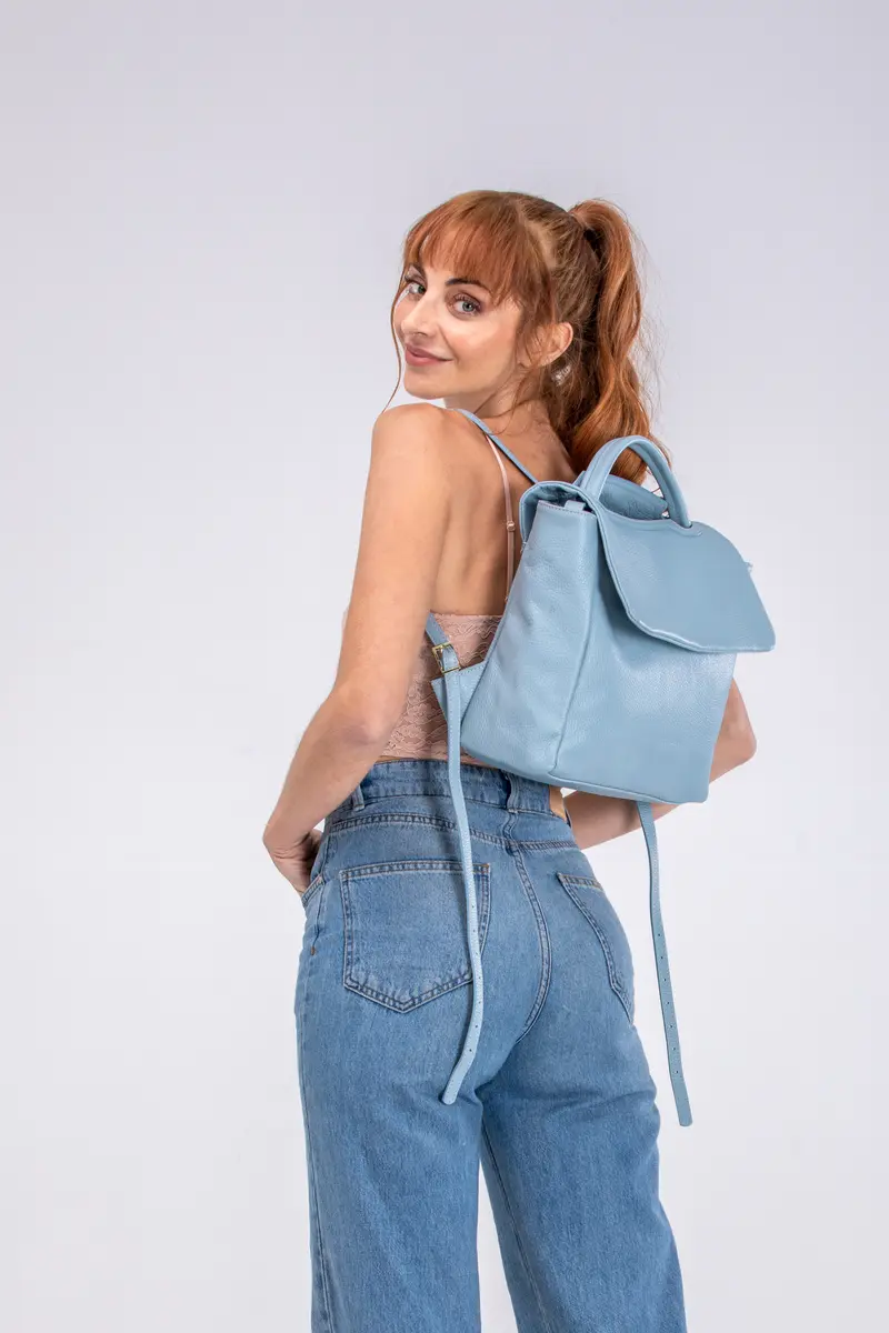Mochila de piel para mujer celeste Bora