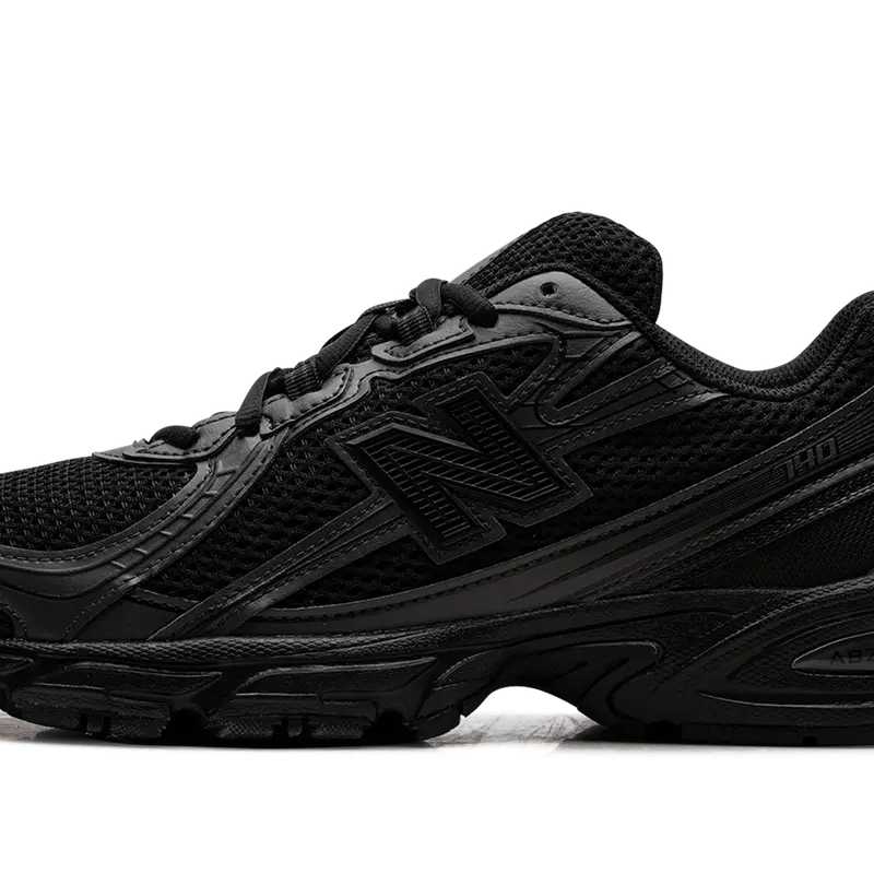 New Balance 740 Triple Black