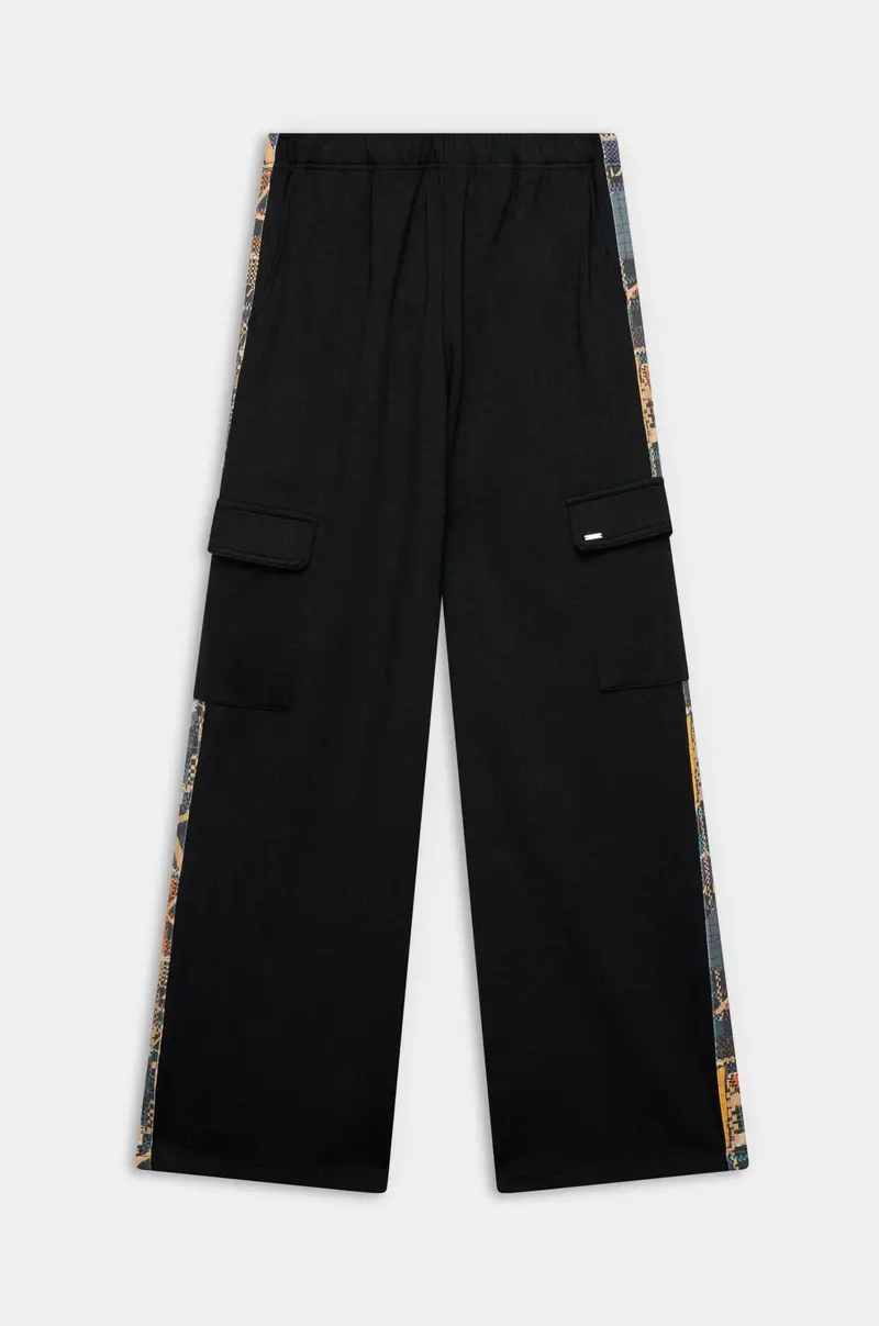 Pantalón cargo negro de estilo deportivo