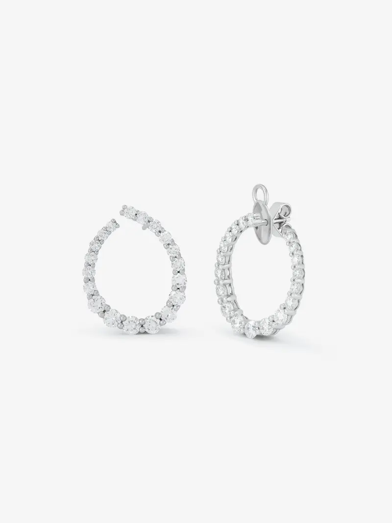 Pendientes aro lateral de oro blanco de 18K con diamantes en garra