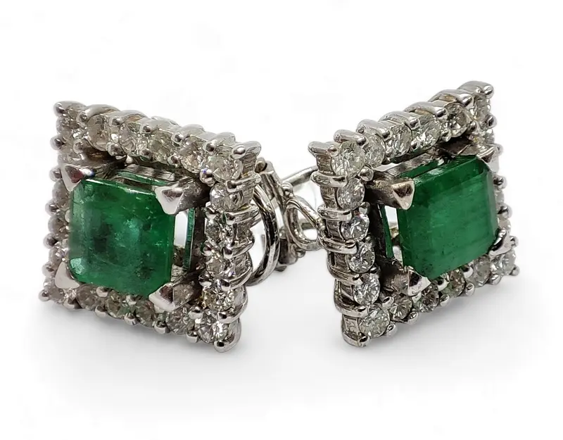 Pendientes bailarina en oro blanco de 18 K con esmerada central y diamantes