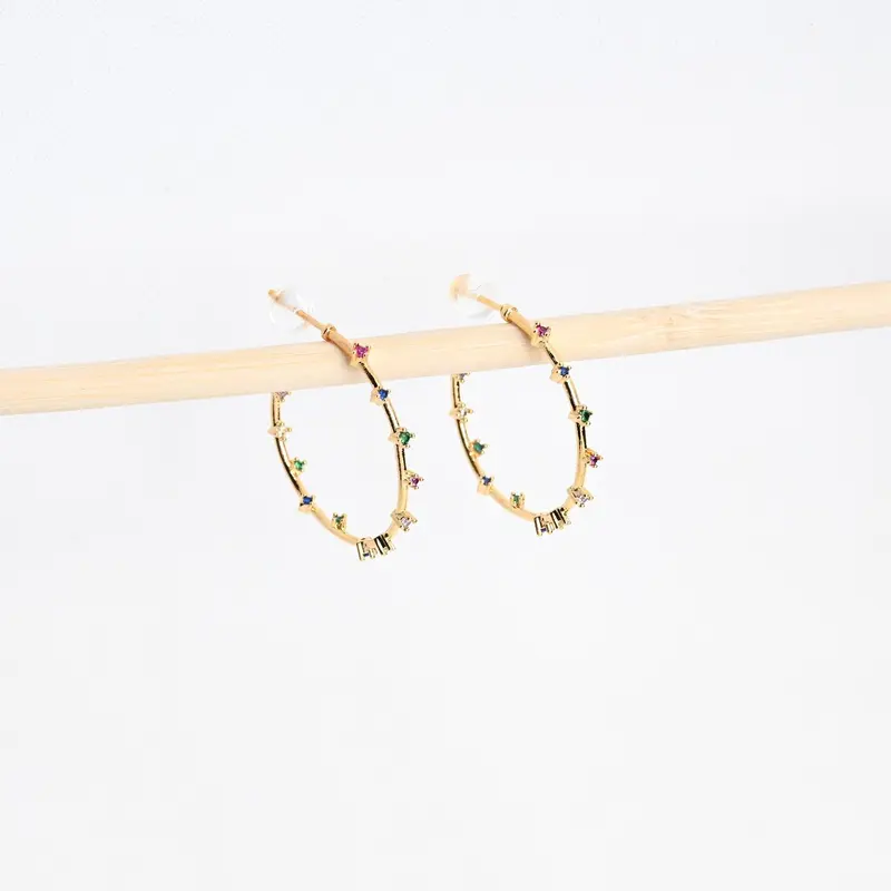 Pendientes baño de oro tipo aro con circonitas de colores
