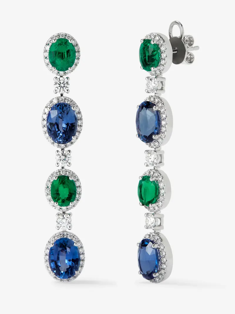 Pendientes colgantes en oro blanco de 18K con 4 zafiros azul intenso en talla oval , 4 esmeraldas verdes en talla oval cy 150 diamantes en talla brillante