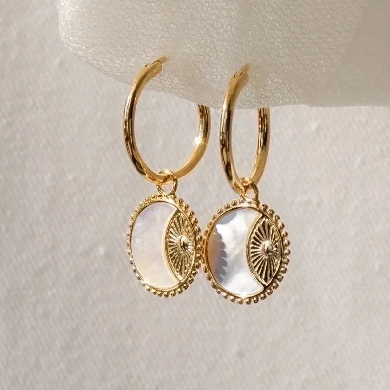 Pendientes concha de acero inoxidable con revestimiento de sol y luna de estilo vintage