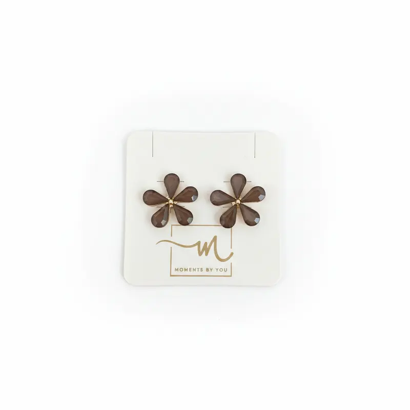 Pendientes cortos en forma de flor con cristales en chocolate mate