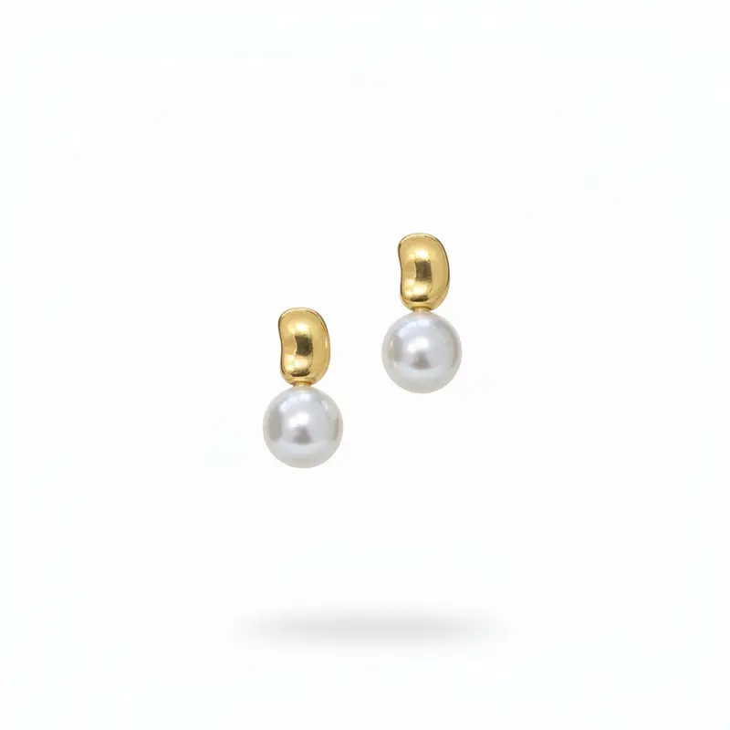 Pendientes cortos y pequeños de acero con pepita irregular en acabado oro y perla blanca