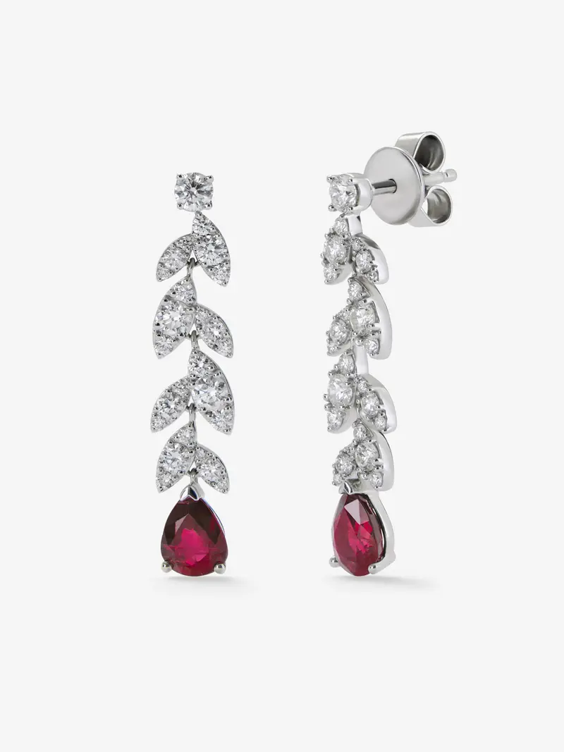 Pendientes de Alta Joyería en oro blanco de 18K con diamantes y rubíes rojos