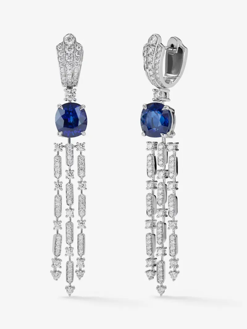 Pendientes de alta joyería en oro blanco de 18K con zafiros azul royal en talla cushion y diamantes en talla brillante