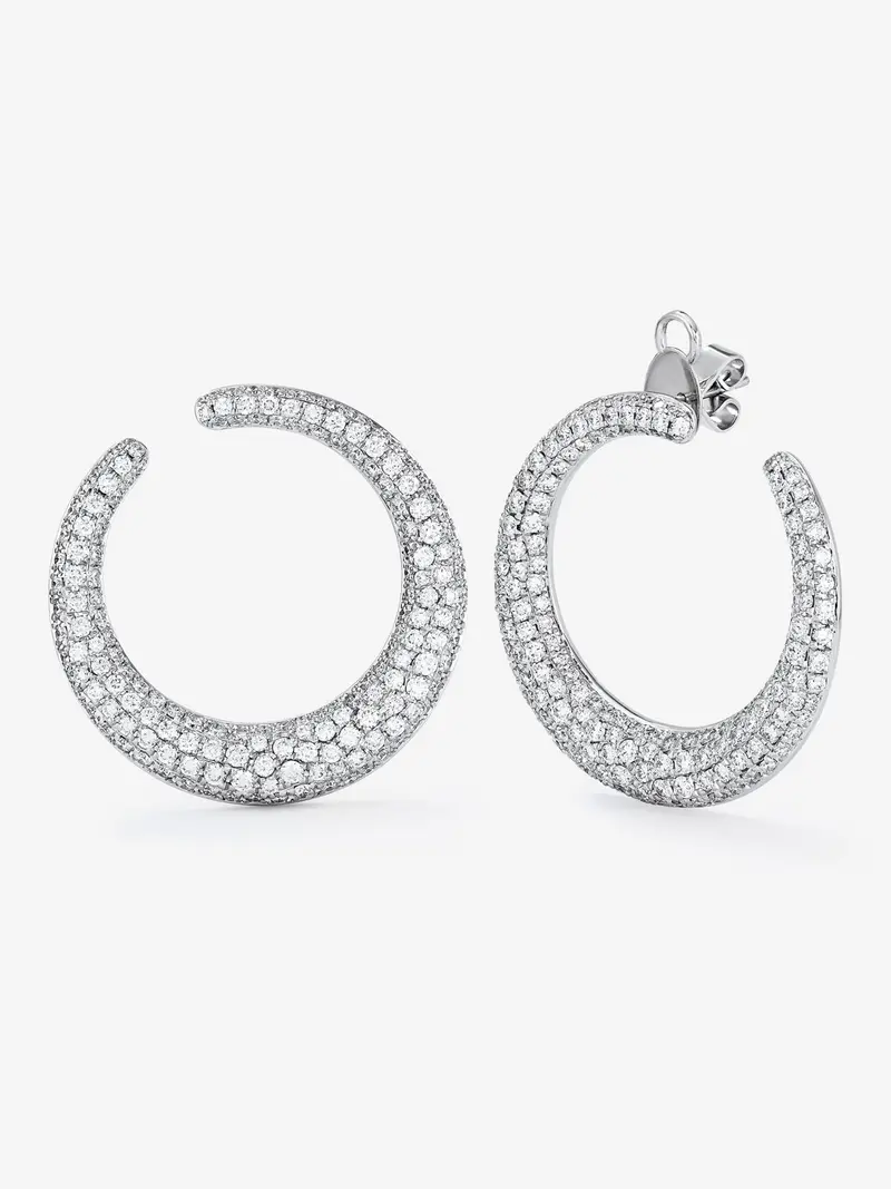 Pendientes de aro abiertos grandes de oro blanco de 18K con pavé de diamantes blancos en talla brillante de 3,9 cts