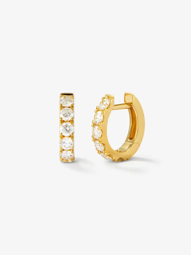 Pendientes de aro de oro amarillo de 18K con 12 diamantes en talla brillante con un total de 0,65 cts