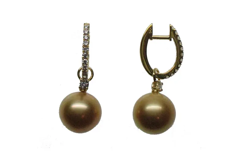 Pendientes de aro de oro amarillo de 18K con perla y diamantes con un total de 0,28 cts