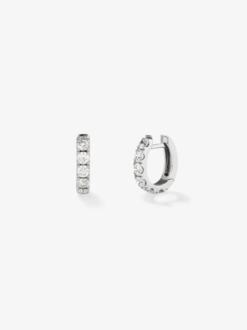 Pendientes de aro de oro blanco de 18K con 12 diamantes en talla brillante con un total de 1,2 cts