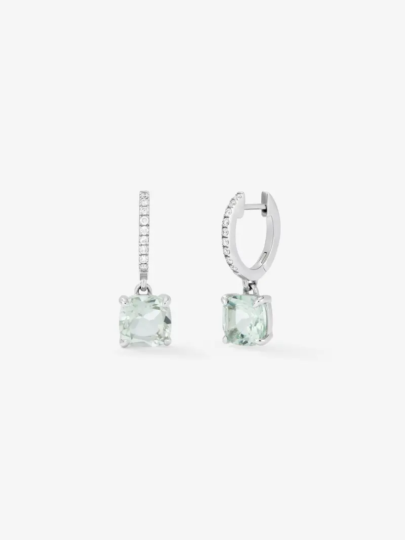 Pendientes de aro de oro blanco de 18K con 2 amatistas verdes con un total de 3,27 cts y 18 diamantes con un total de 0,14 cts