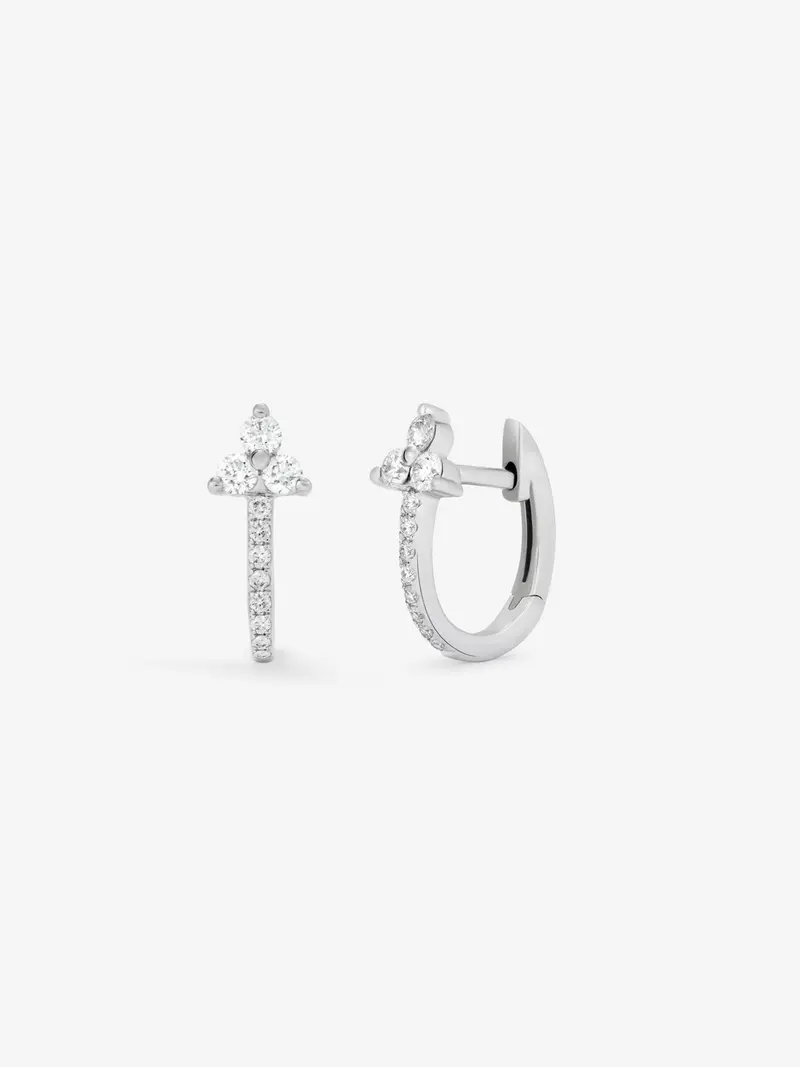 Pendientes de aro de oro blanco de 18K con 22 diamantes en talla brillante con un total de 0,28 cts