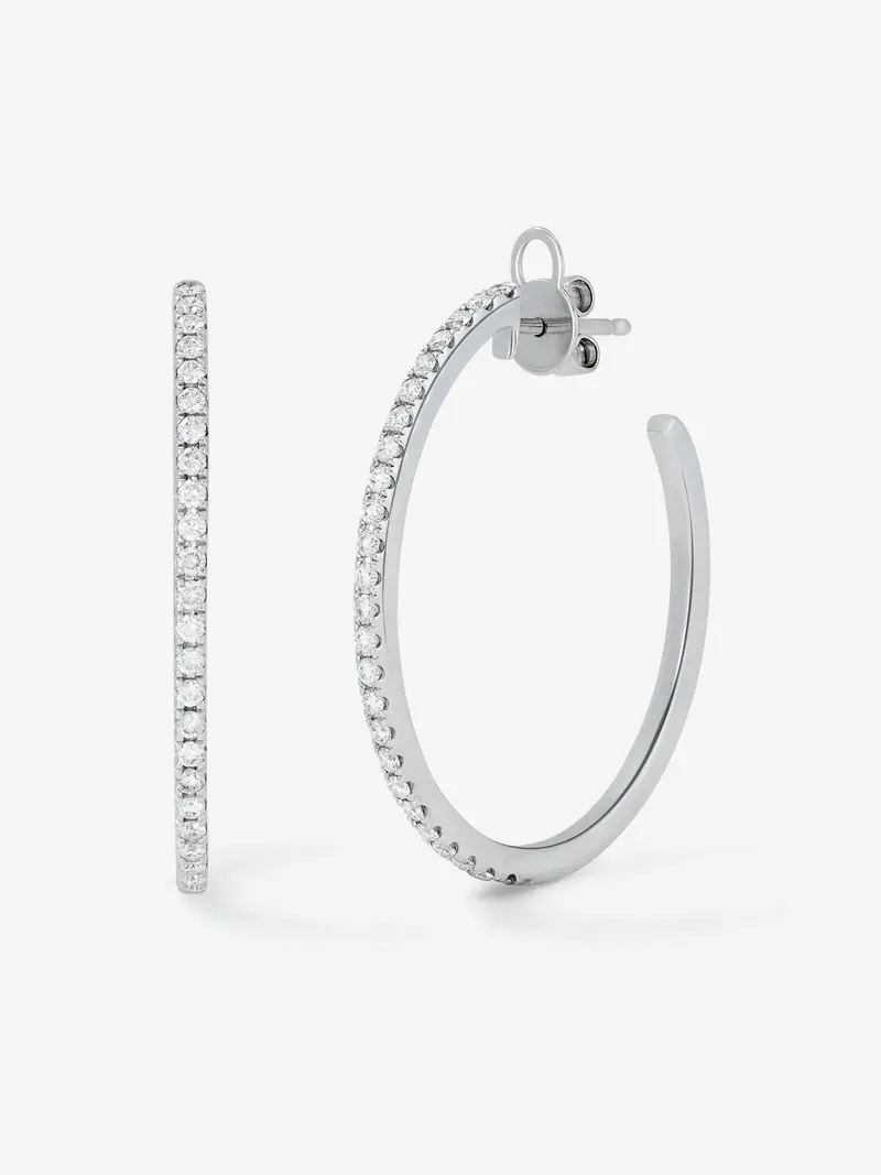 Pendientes de aro de oro blanco de 18K con 50 diamantes en talla brillante con un total de 0,74 cts