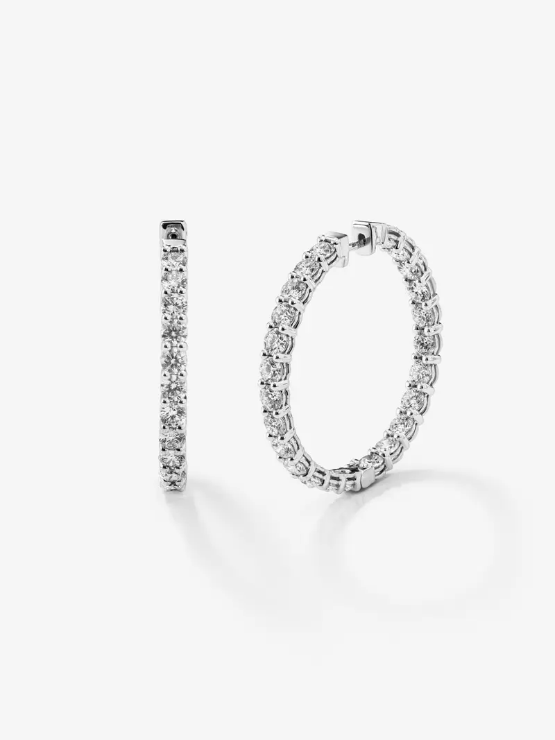 Pendientes de aro de oro blanco de 18K con 52 diamantes en talla brillante con un total de 7,2 cts