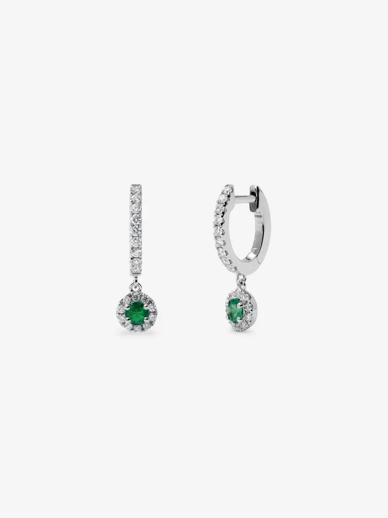 Pendientes de aro de oro blanco de 18K con diamantes y esmeraldas