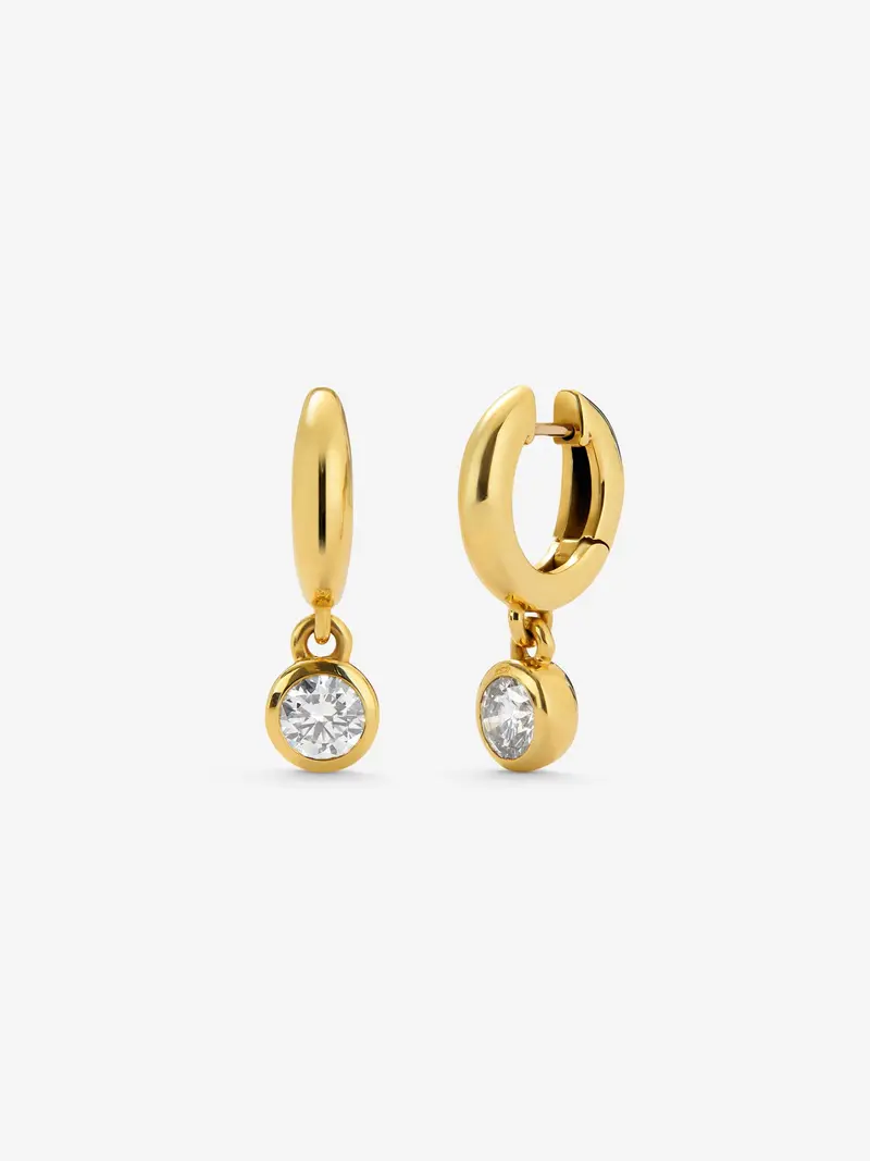 Pendientes de aro en oro amarillo de 18K con 2 diamantes en talla brillante con un total de 0,8 cts