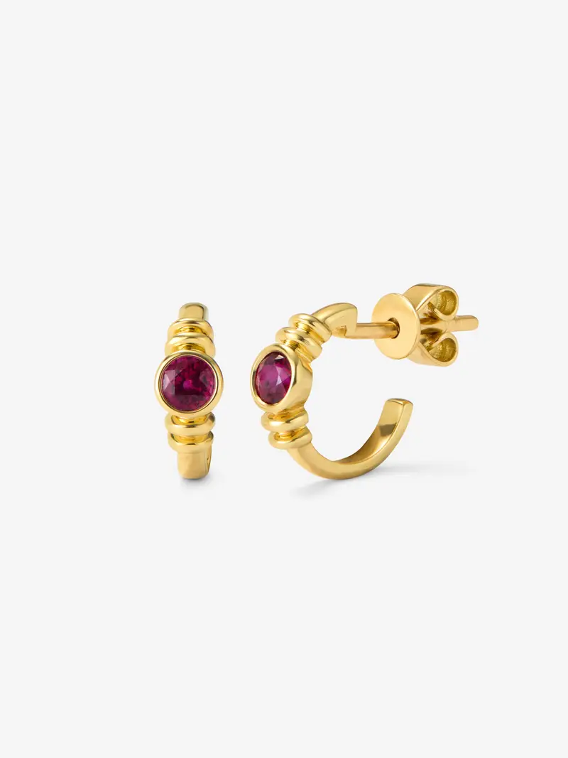 Pendientes de aro en oro amarillo de 18K con rubí en talla brillante