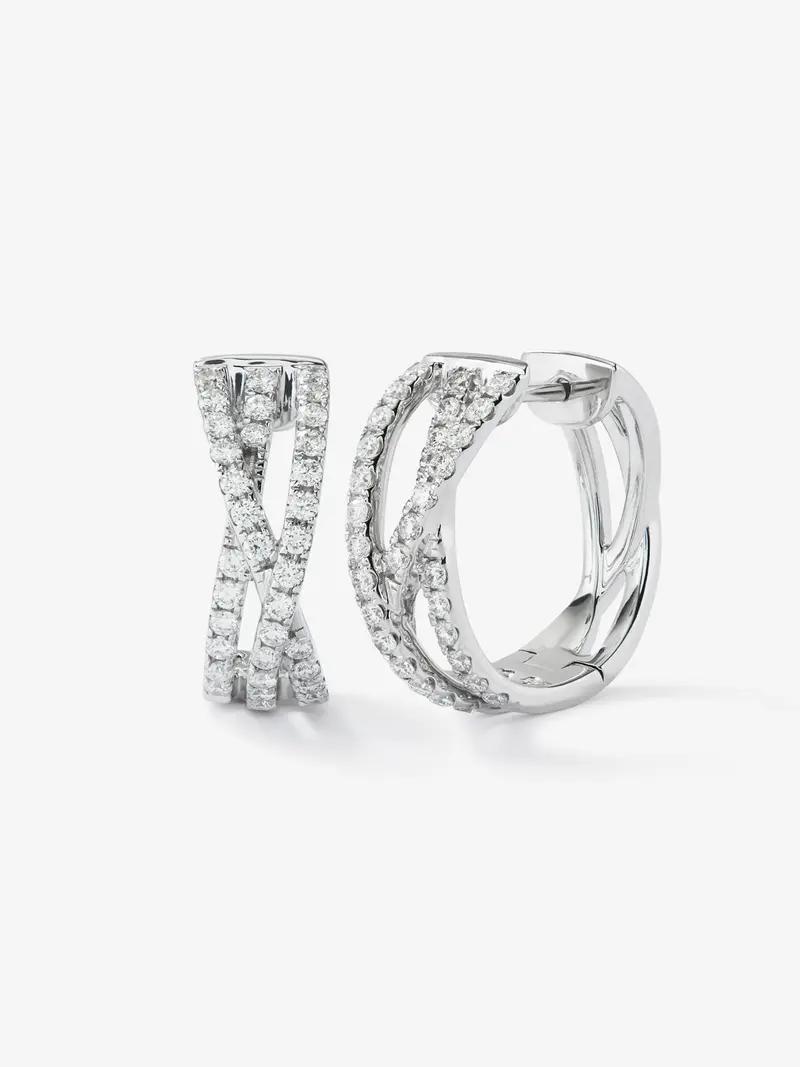 Pendientes de aro múltiple de oro blanco de 18K con 68 diamantes en talla brillante con un total de 0,74 cts