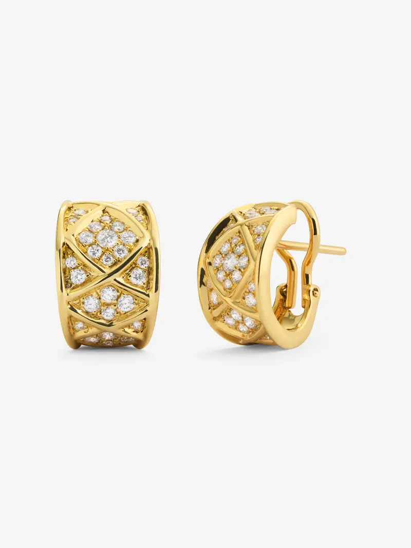 Pendientes de oro amarillo de 18K con 64 diamantes en talla brillante con un total de 0,8 cts