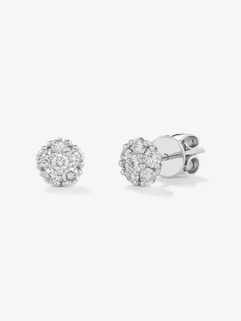 Pendientes de oro blanco de 18K con 12 diamantes en talla brillante con un total de 0,66 cts
