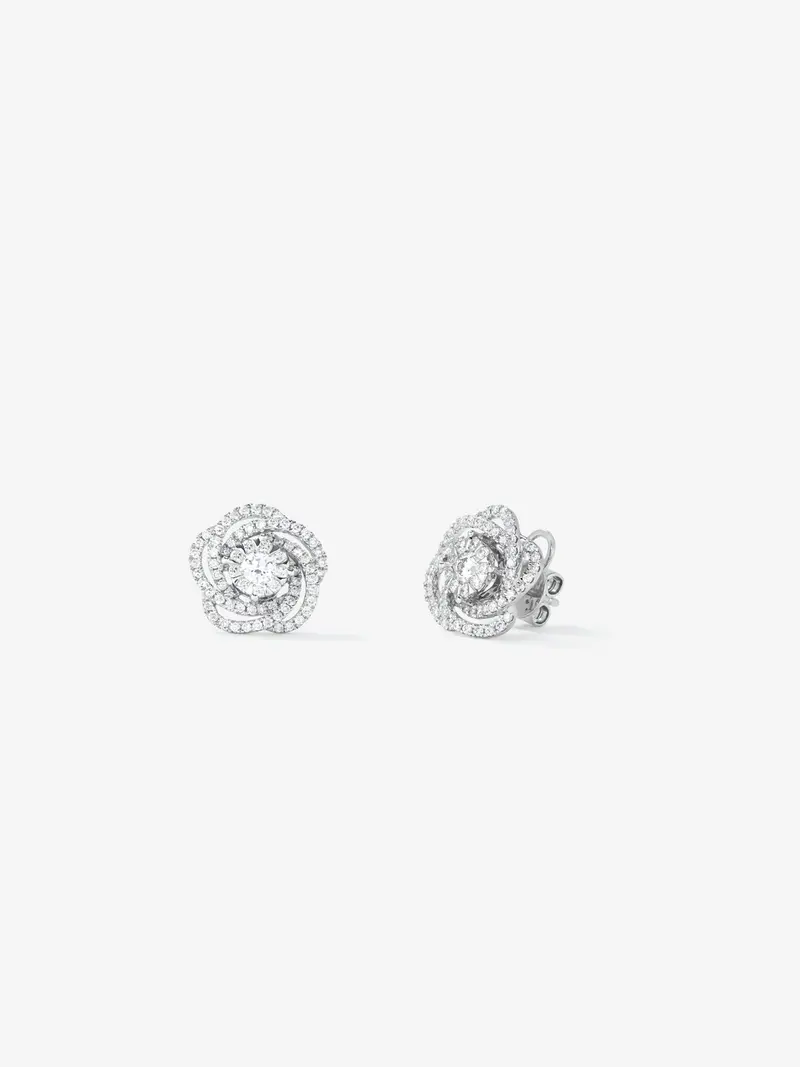 Pendientes de oro blanco de 18K con 150 diamantes en talla brillante con un total de 0,85 cts