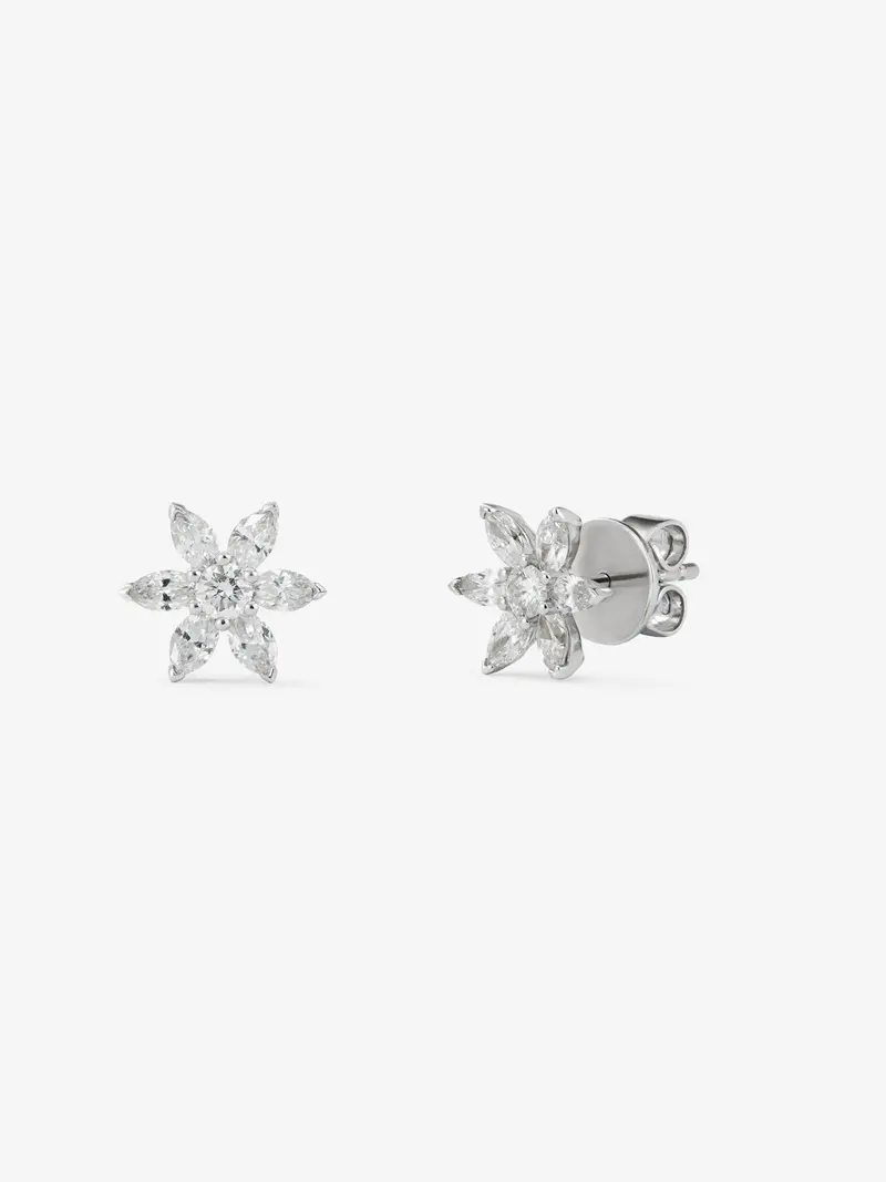 Pendientes de oro blanco de 18K con 2 diamantes en talla brillante con un total de 0,12 cts y 12 en talla marquise con un total de 0,59 cts