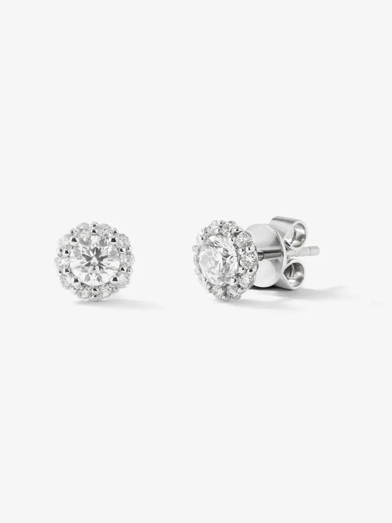 Pendientes de oro blanco de 18K con 22 diamantes en talla brillante con un total de 0,87 cts
