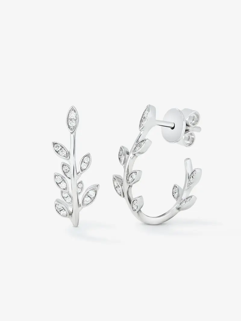 Pendientes de oro blanco de 18K con 36 diamantes en talla brillante con un total de 0,16 cts