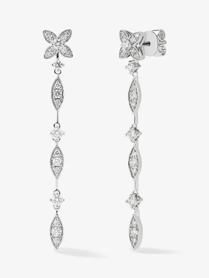 Pendientes de oro blanco de 18K con 44 diamantes en talla brillante con un total de 0,95 cts