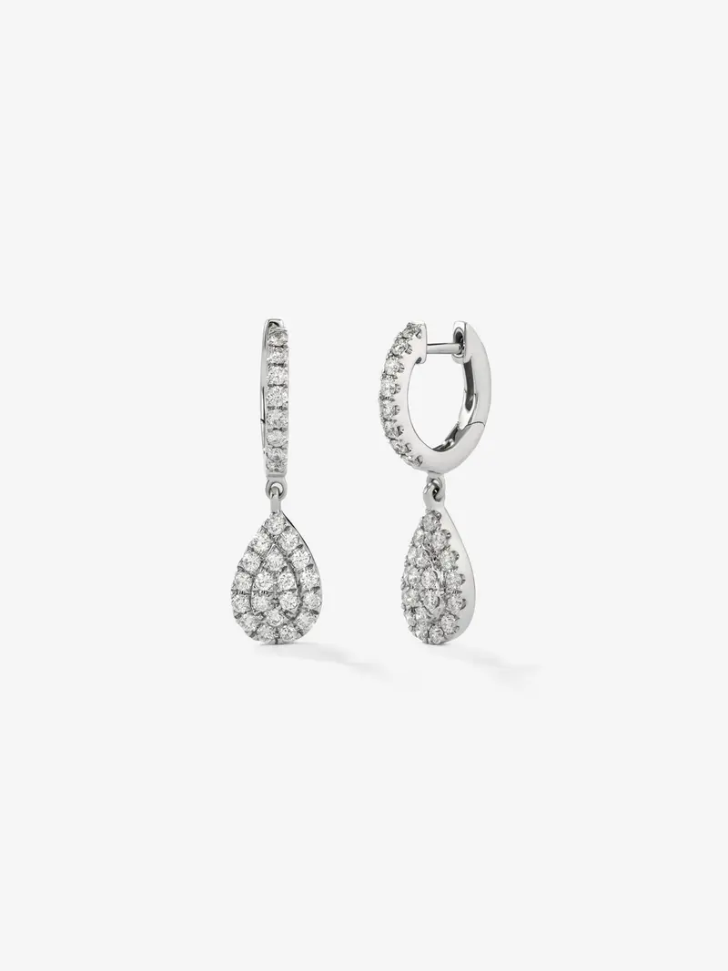 Pendientes de oro blanco de 18K con 54 diamantes en talla brillante con un total de 0,52 cts