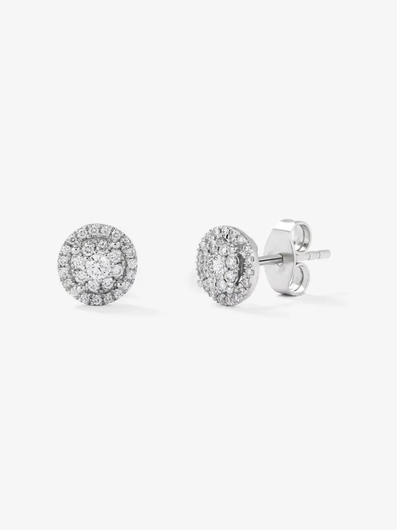 Pendientes de oro blanco de 18K con 56 diamantes en talla brillante con un total de 0,28 cts