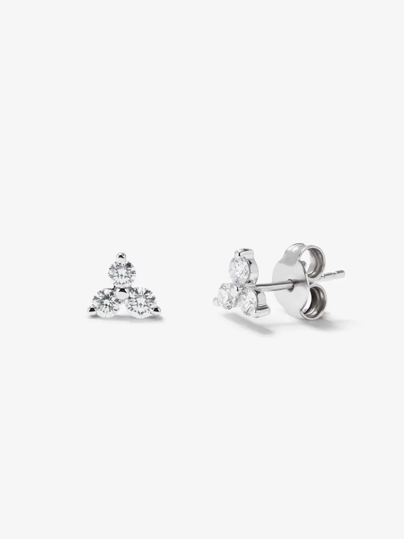 Pendientes de oro blanco de 18K con 6 diamantes en talla brillante con un total de 0,36 cts