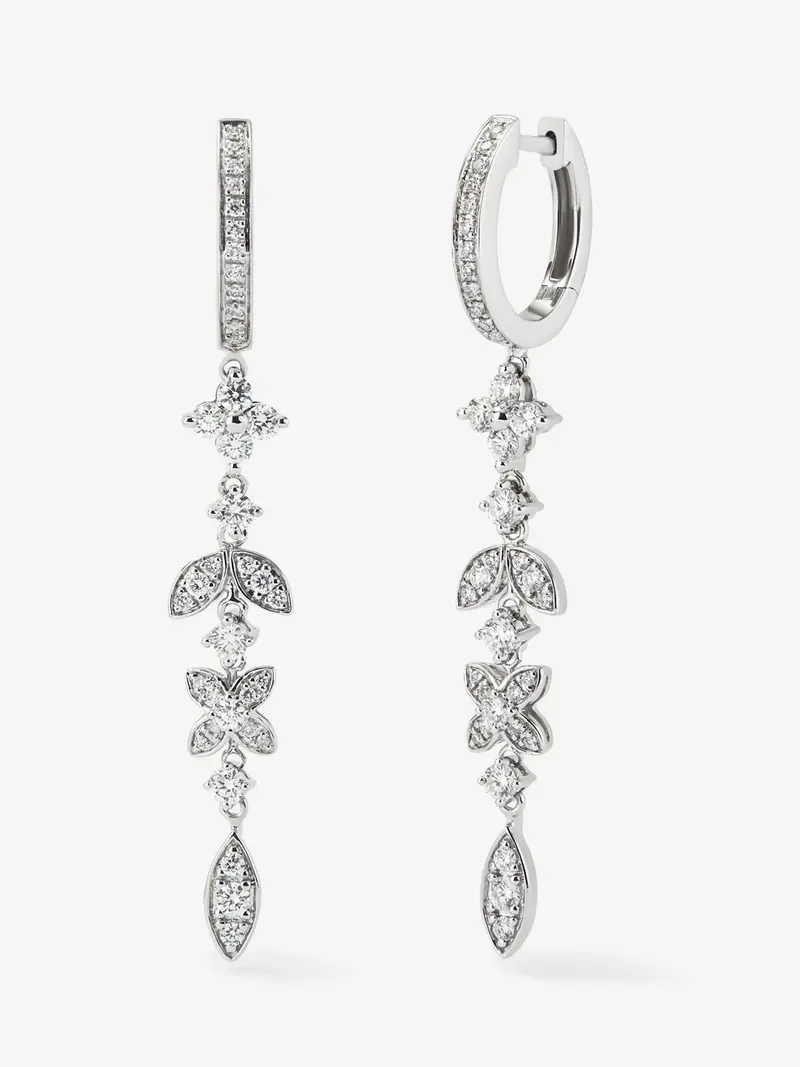 Pendientes de oro blanco de 18K con 70 diamantes en talla brillante con un total de 0,75 cts