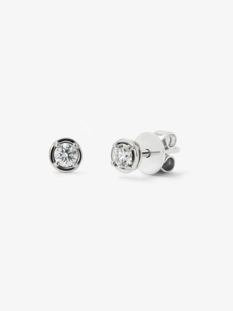 Pendientes de oro blanco de 18K con diamante solitario