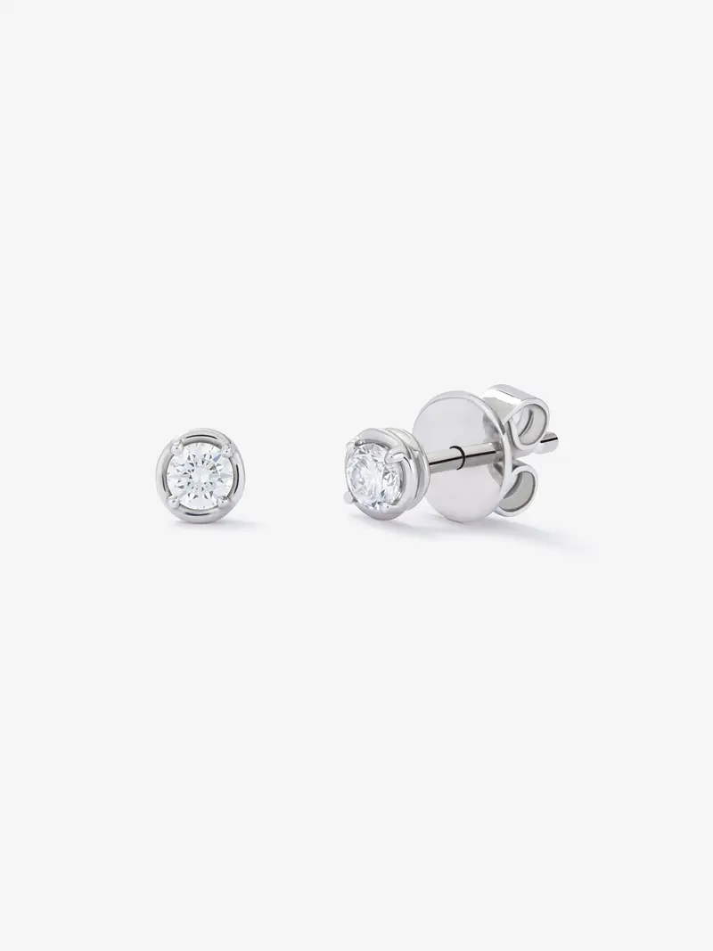 Pendientes de oro blanco de 18K con diamante solitario
