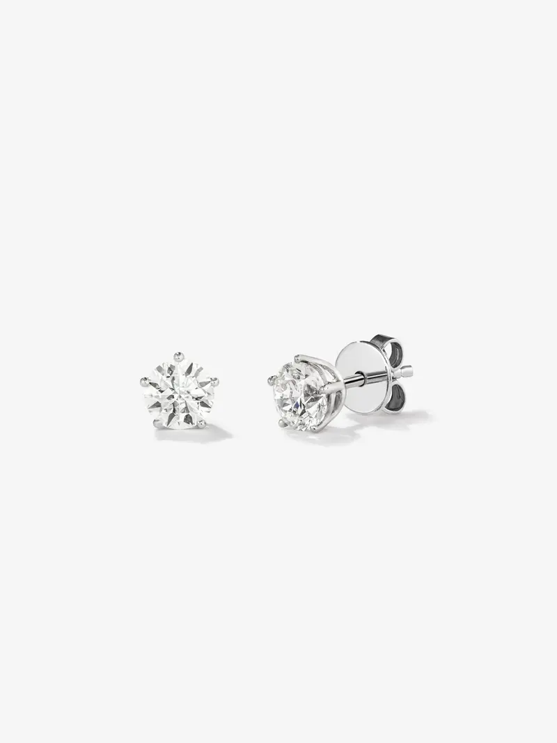 Pendientes de oro blanco de 18K con diamante solitario