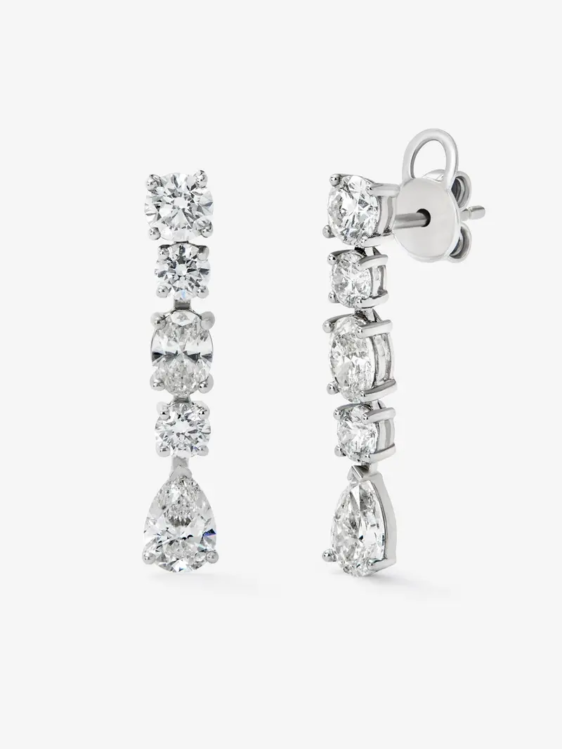 Pendientes de oro blanco de 18K con diamantes en talla brillante, pera y oval de 3,04 cts
