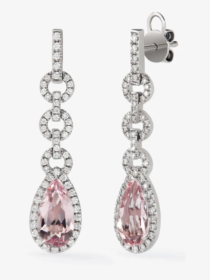 Pendientes de oro blanco de 18K con morganitas en talla pera de 3 cts y diamantes en talla brillante de 0,69 cts