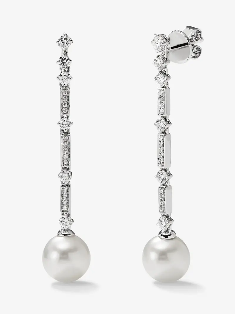 Pendientes de oro blanco de 18K con perlas blancas y diamantes blancos en talla brillante de 0,66