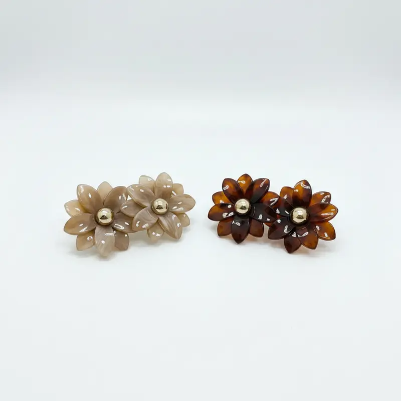 Pendientes en forma de flor con acabado traslúcido en varios colores