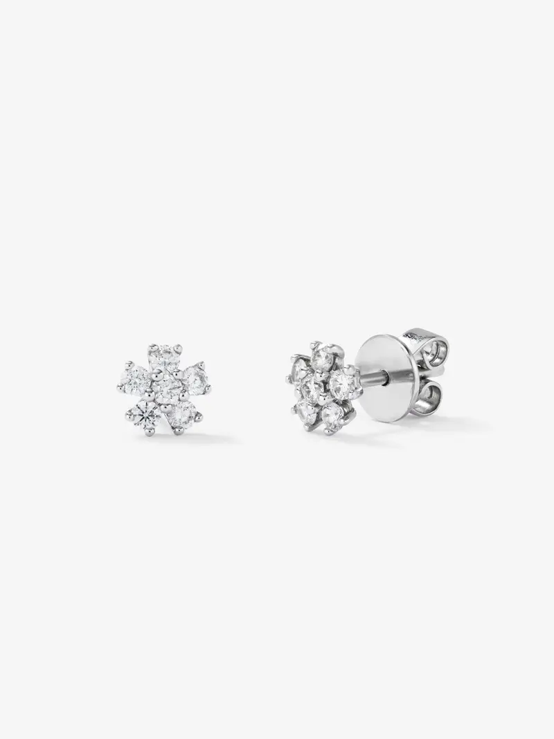 Pendientes flor de oro blanco de 18K con 12 diamantes en talla brillante con un total de 0,39 cts